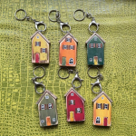 Brelok do Kluczy Domek Drewniany Czerwony