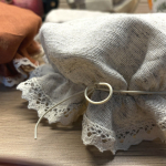 Kapturek Konopno Bawełniany z Koronką na Miskę do 18 cm