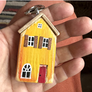 o Kluczy Domek Drewniany Żółty Rustykalny