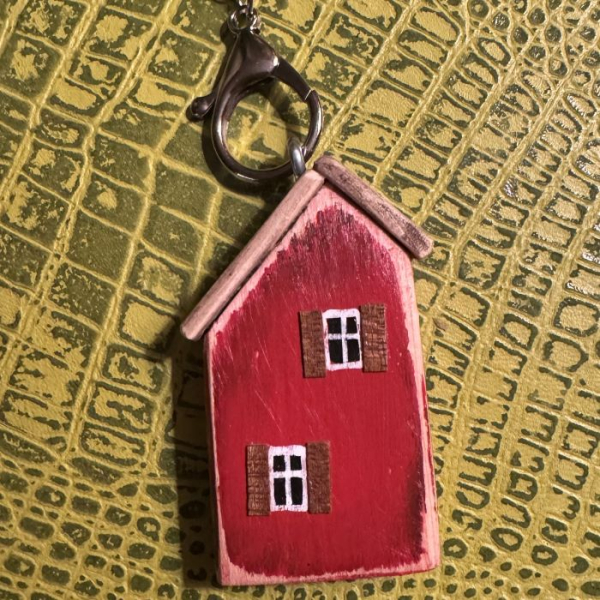 Brelok do Kluczy Domek Drewniany Czerwony
