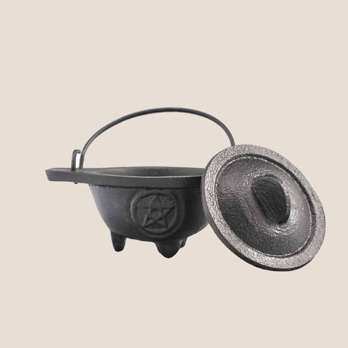 Mały Żeliwny Kociołek z Pentagramem