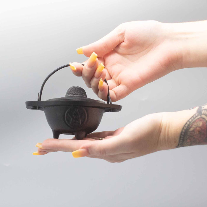 Mały Żeliwny Kociołek z Pentagramem